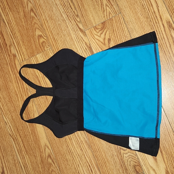 New balance woman tank size medium - Picture 4 of 5